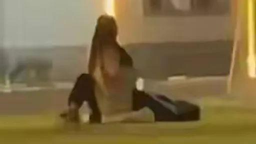 學生情侶「操場活春宮」眾人圍觀 學校不知情:有人故意抹黑