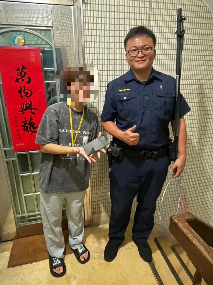 郭員與女大生。翻攝畫面