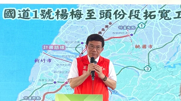交通部長王國材也出席視察國道托寬工程。高公局提供