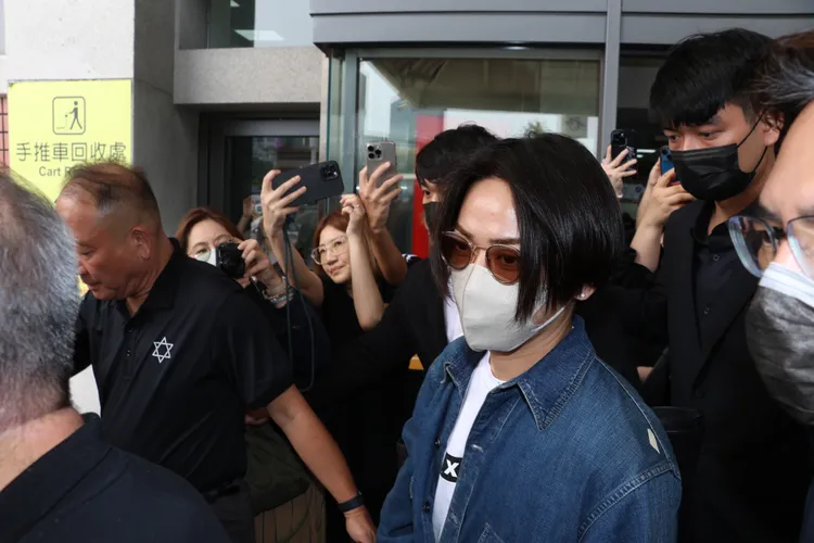 龜梨和也被粉絲團團包圍。攝影中心攝