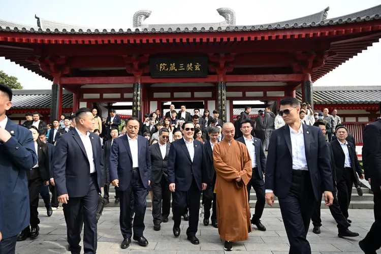 馬英九參訪大慈恩寺。馬英九基金會提供