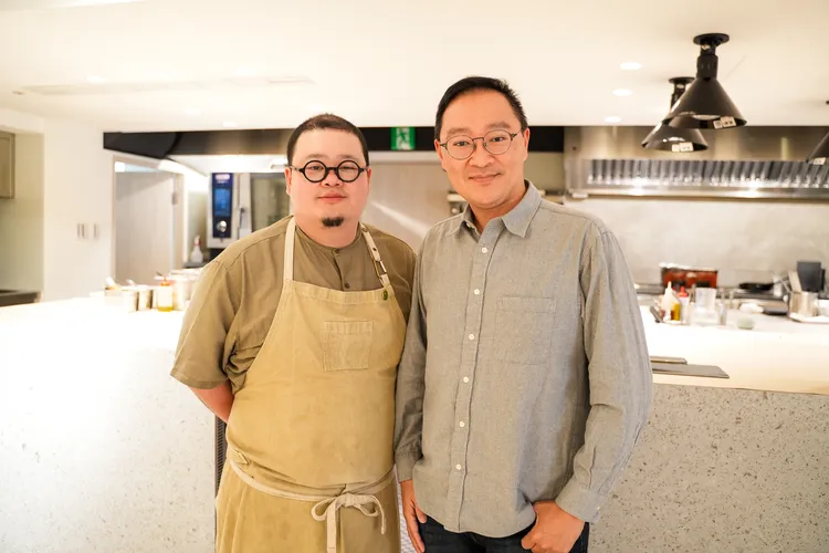 NOBUO餐廳主廚Nobu Lee（左），廚齡超過20年。田欣雲攝