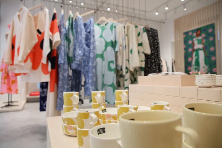 Unikko游霓可印花60周年限定商品囊括服裝、配飾、包款、居家系列。品牌提供