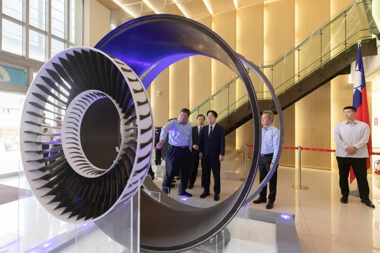 賴清德參訪漢翔公司先進複材中心。總統府提供