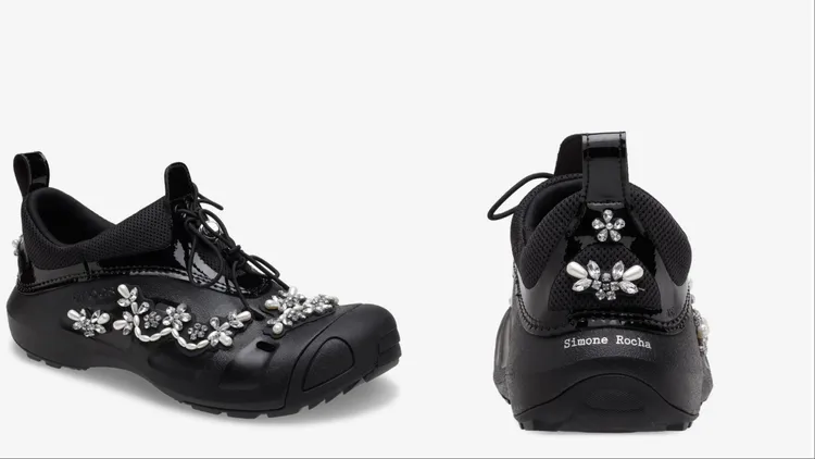Simone Rocha x Crocs聯名系列運動走路鞋（黑），7600元。品牌提供
