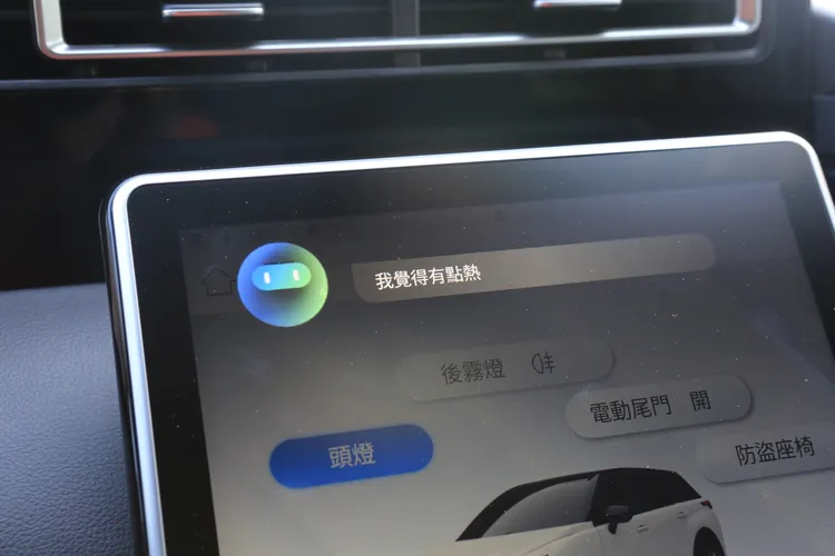 空調溫度調整可說「我覺得有點熱」，小納就會幫使用者自動降溫。林浩昇攝