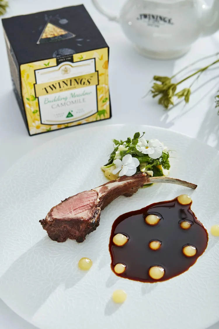 炭烤羊排搭配洋甘菊羊醬汁。業者提供