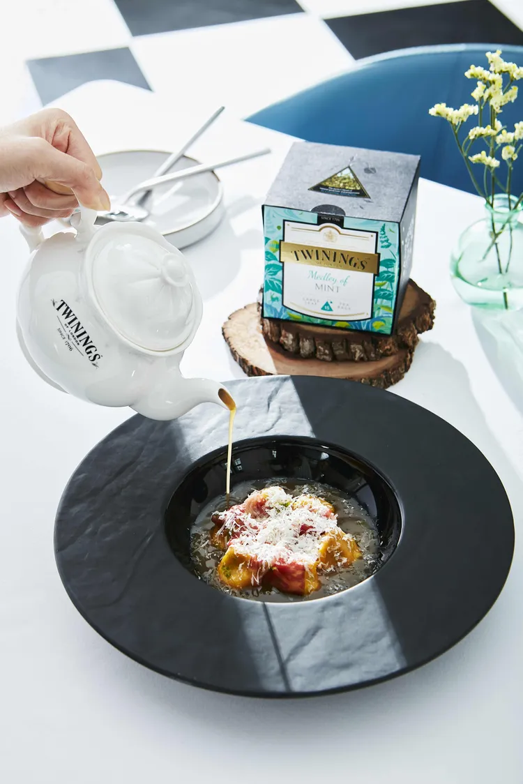 家鄉捏捏餃薄荷茶清湯。業者提供