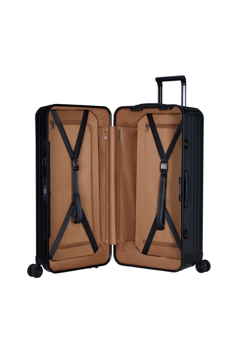 X型束衣帶以及行李隔板皆可自由彈性調整。品牌提供