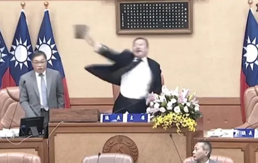 新北議長怒飆髒話砸手機 陳明義發千字文「通過電話釋懷了」