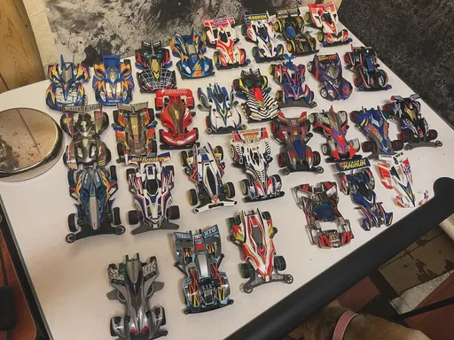 小男孩靈魂爆發!他秀家中「停車場」吸2000人朝聖讚嘆