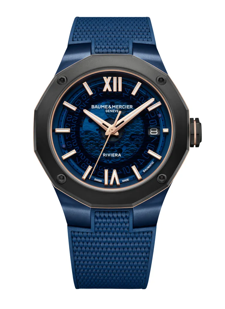 BAUME & MERCIER Riviera Baumatic日曆自動上鍊鈦金屬腕錶，42mm，藍色PVD精鋼錶殼，藍色透明山海紋飾錶盤，快拆帆布飾面黑色橡膠錶帶，Baumatic自製機械機芯，動力儲存120小時，防水深度100米。14萬1000元。品牌提供