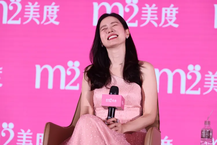 孫藝真被阿KEN逗得哈哈大笑。攝影中心攝