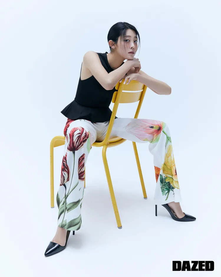 俐落的都會穿搭相當適合她。品牌提供