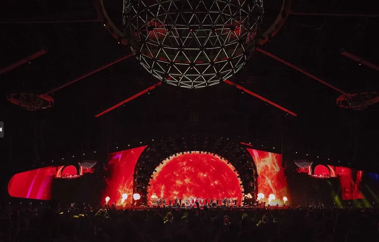 科切拉音樂節在Youtube直播。翻攝LE SSERAFIM的X