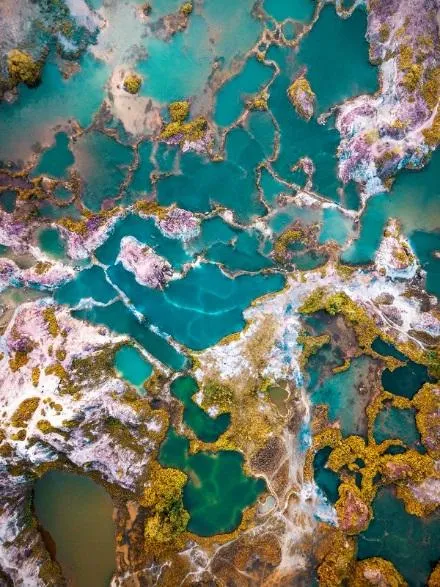 青蛙山(Frog Hill)被譽為「大馬的九寨溝」。檳城旅遊局提供