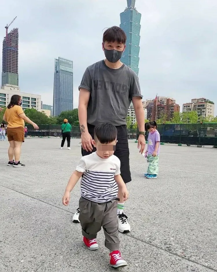 陳鎮川不僅父愛滿溢，也相當照顧身邊的人。資料照片