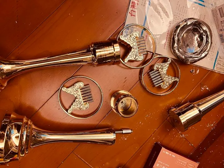 阿爆金曲獎座摔斷了。翻攝阿爆臉書