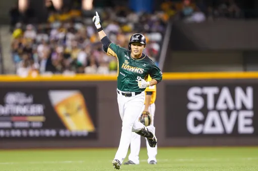 王柏融炸裂!擊出重返中職以及台鋼隊史首發全壘打