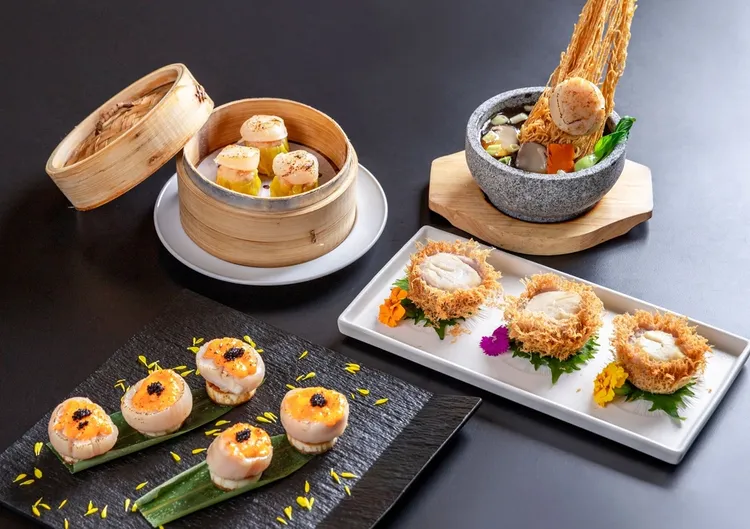 桃花林中國料理餐廳王建榮主廚特別選用生鮮的北海道生食級干貝，主打干貝等級再升級。業者提供