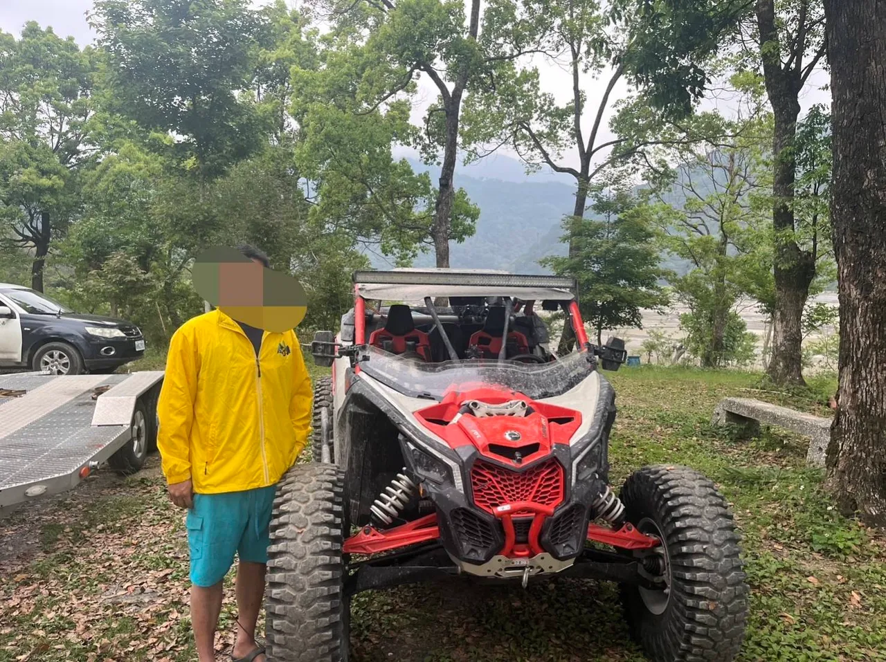 警方對違規沙灘車開單,並當場禁駛。民眾提供
