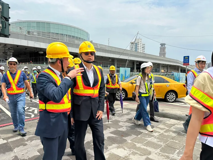 台鐵公司董事長杜微表示，高雄車站完工、台積電及其他科技園區進駐高雄、鳳山地區新場域開發，都將有很大的外溢效應。台鐵提供