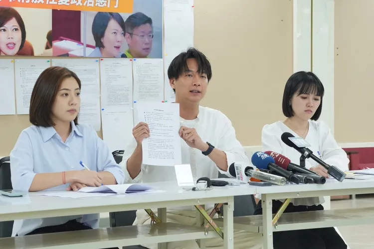 陳宥丞指出，蔣市府對於重大案，例如台智光、北士科等議員索資「根本就是雙標」。民眾黨團提供