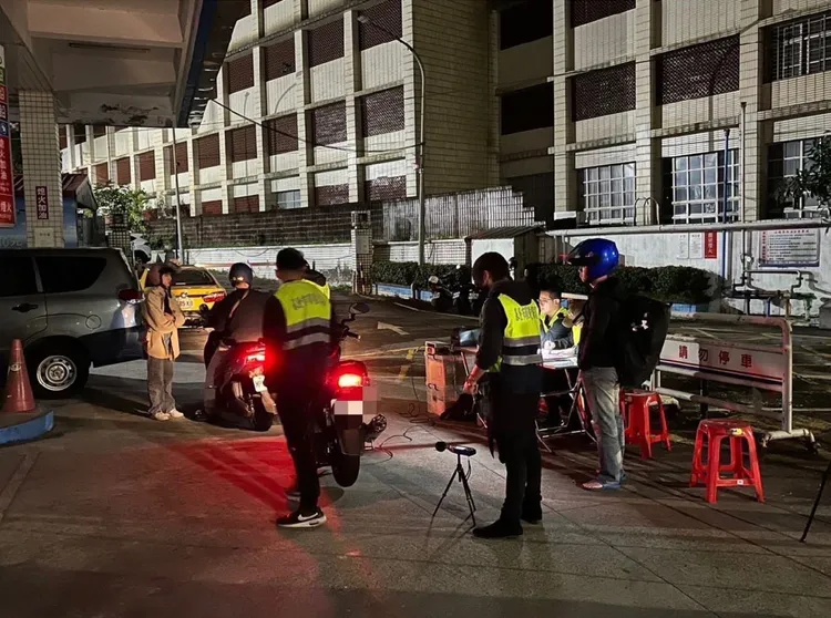 基隆市府特別推行「寧靜街坊」專案，藉此來有效控制改裝車的噪音問題。市府提供