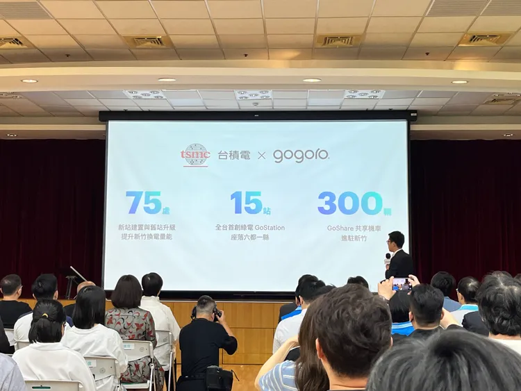 Gogoro 台灣總經理姜家煒表示本次合作雙方將協力完成 75 處新站建置與舊站升級，全台首創綠電 GoStation的首波 15 站座落於六都一縣，並提供300輛GoShare在大新竹登場。周奕豪/攝影