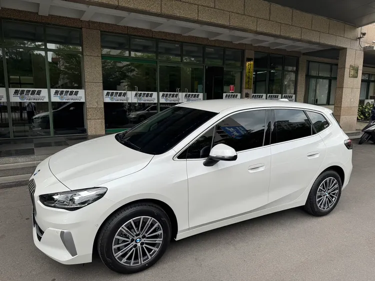 此次捐贈給刑事局偵六大隊的ＢＭＷ偵防車。翻攝畫面