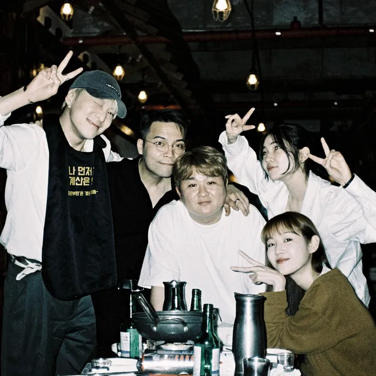 朴寶藍（右）、許閣《Super Star K 2》去年6月幫入伍的姜昇潤（左）餞行。翻攝朴寶藍IG