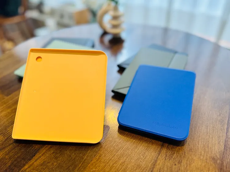 Kobo為Libra Colour 、Clara Colour機種推出保護殼周邊。趙筱文攝。