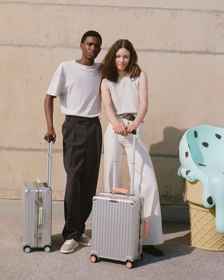 RIMOWA以輪子、手把和行李吊牌打造的UNIQUE客製化服務。品牌提供