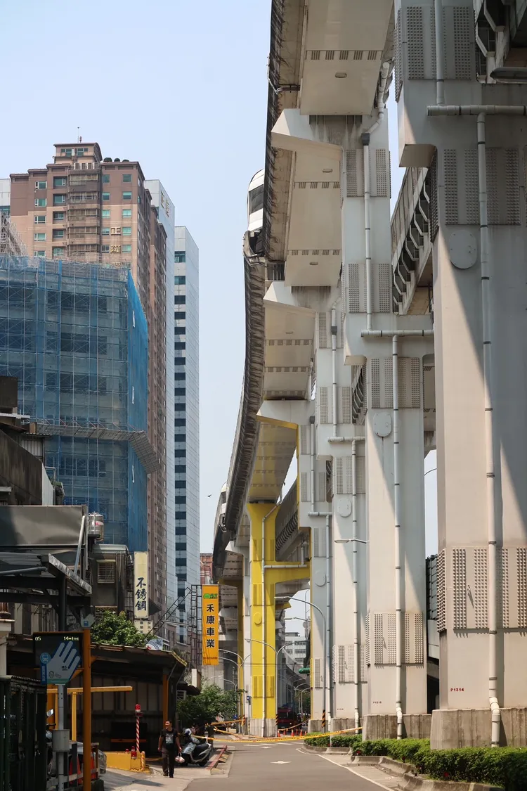 環狀線中和段高架軌道位移。彭欣偉攝