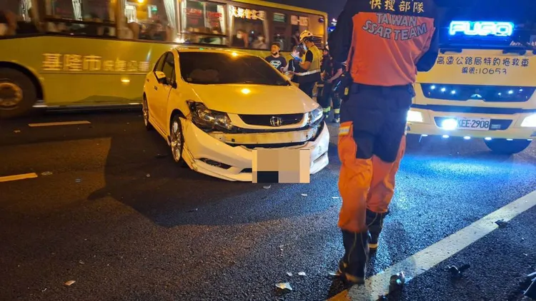 小客車追撞。翻攝畫面