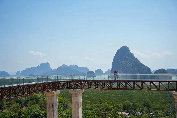 超過180度無死角的攀牙灣美景盡收眼底。田欣雲攝