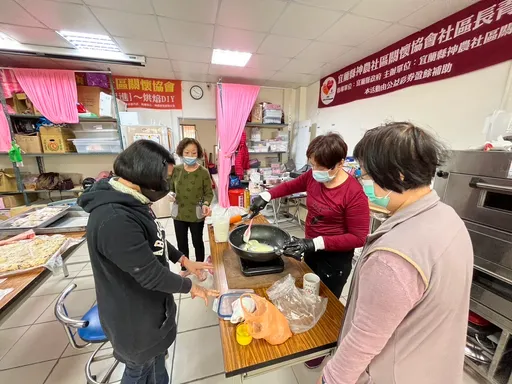 新住民食安不馬虎 移民署辦健康飲食講座品嘗特色點心「雪花餅」