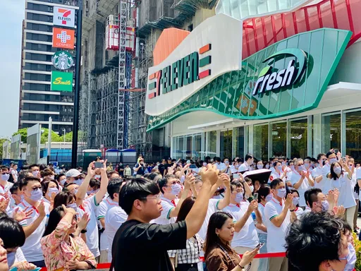 最強小7開幕!50種現做餐點還招星巴克、康是美相伴 湧現人潮熱鬧滾滾