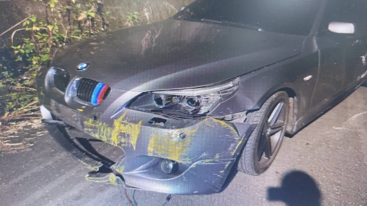 BMW也滿是刮傷。翻攝畫面