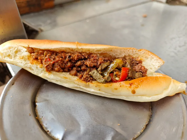 牛肝Kebda三明治。田欣雲攝影