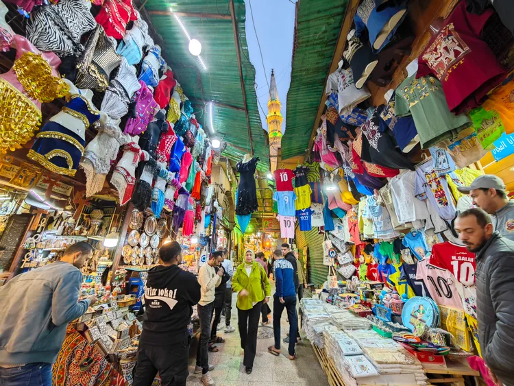 商品琳瑯滿目的哈利利市集。田欣雲攝