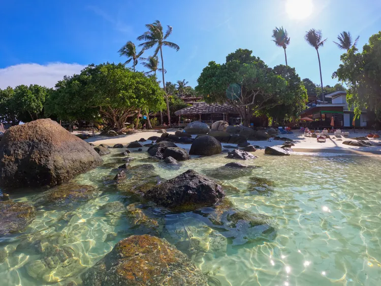 被喚作「泰版小馬爾地夫」的麗貝島海水清澈潔淨，是浮潛和潛水愛好者的天堂。田欣雲攝影