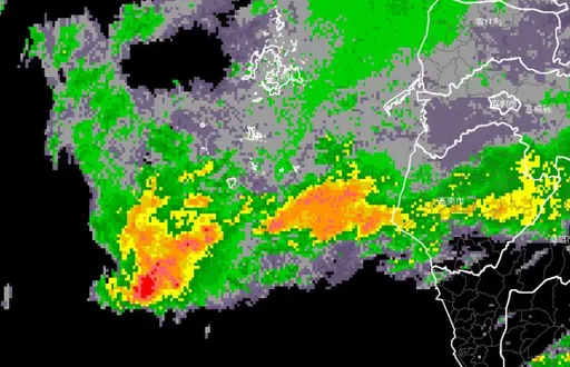 另一波雷雨帶進入!2縣市發大雷雨警戒 上班族看傻:下很大