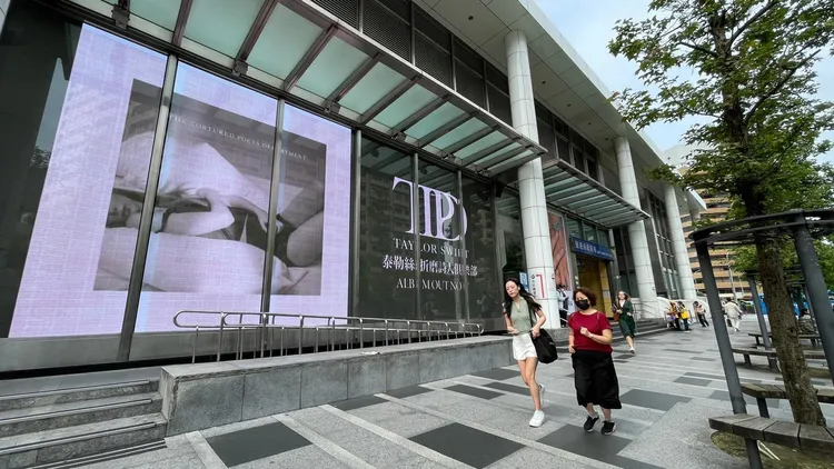 唱片公司包下全台13處大型戶外看板，讓粉絲踩點。環球音樂提供