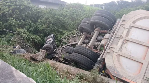 大貨車翻車事故頻傳! 未依「道交條例」緊綁貨物最高罰鍰1.8萬