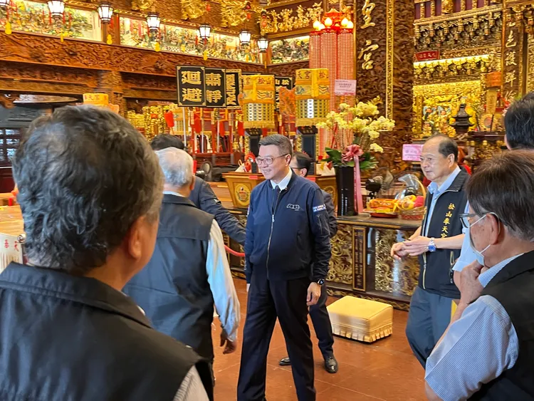 準閣揆卓榮泰到松山奉天宮參拜，祈求國泰民安。攝影中心