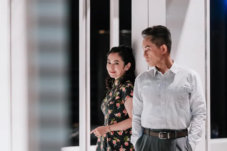 蔡燦得(左)與王柏森在舞台劇《平如美棠》扮演相知相守60多年的夫妻。攝影 kris kang