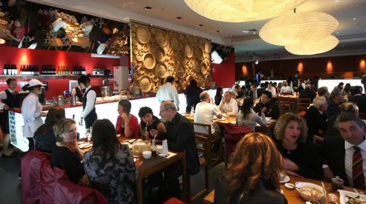 澳洲鼎泰豐門庭若市，卻沒善待員工。翻攝《雪梨晨鋒報》