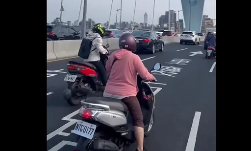 陸橋猛晃！　外國人驚訝：台灣橋樑工程品質這麼好？