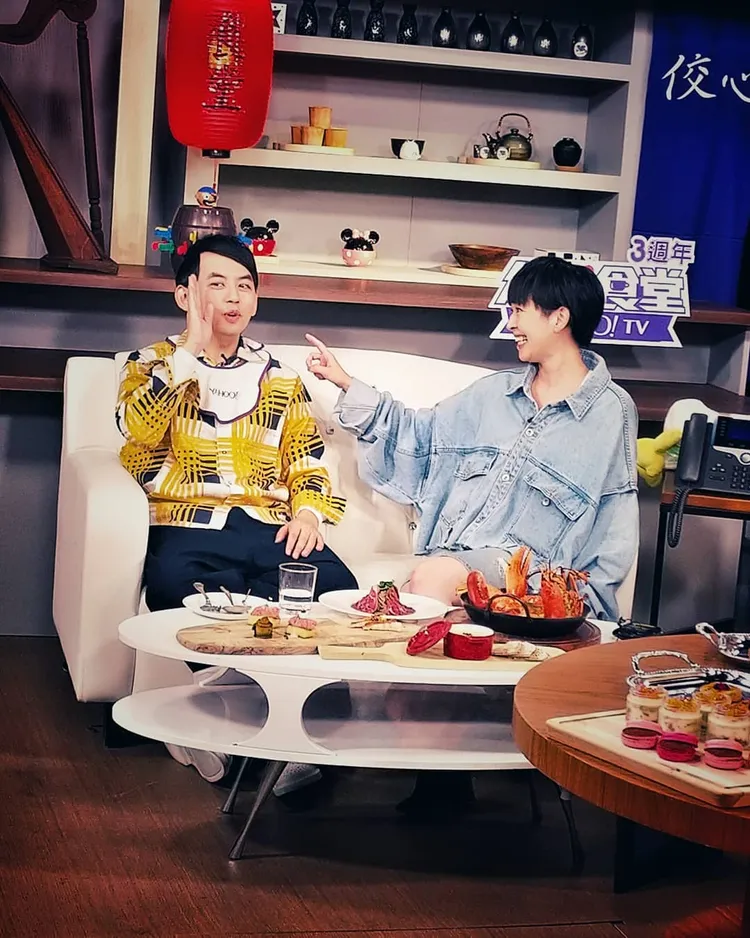 黃子佼和蔡燦得是多年好友，男方也曾表態喜歡女方。翻攝自蔡燦得臉書